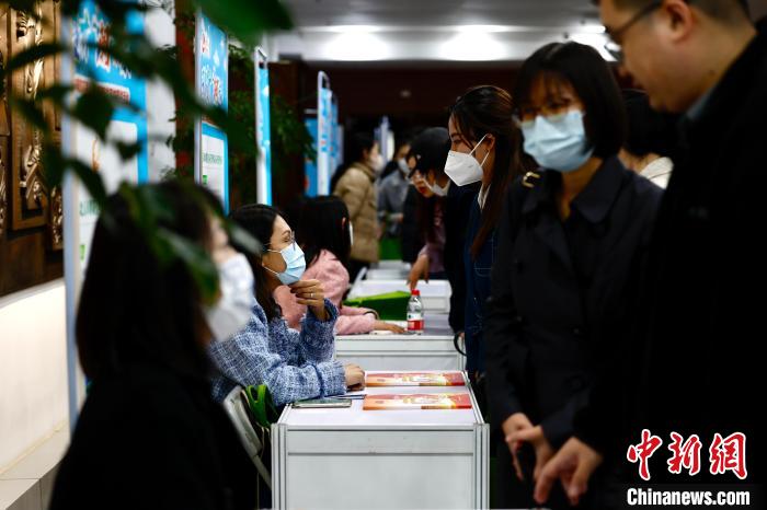 耀世娱乐官方：北京朝阳启动“引贤计划” 30家单位“送岗”进校园
